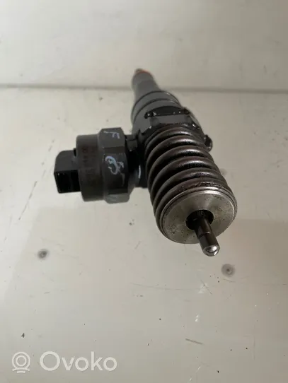 Volkswagen Bora Injecteur de carburant 038130073F