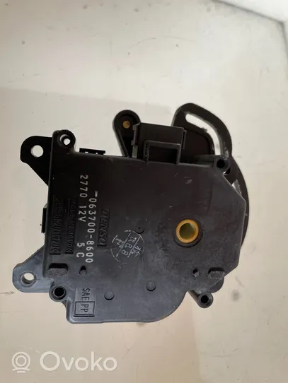 Toyota Avensis Verso Air flap motor/actuator 0637008600