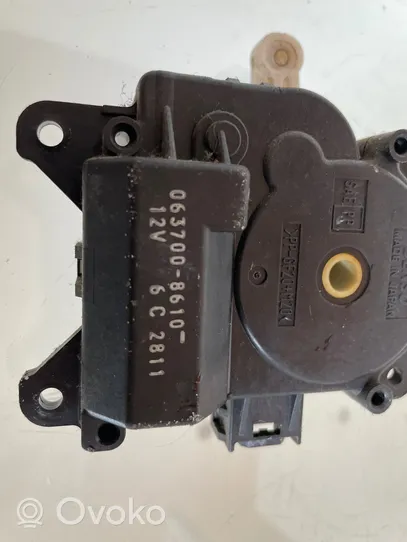 Toyota Avensis Verso Motor/activador trampilla de calefacción 0637008610