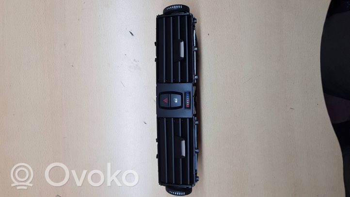 BMW 4 F32 F33 Dysze / Kratki środkowego nawiewu deski rozdzielczej 9218551