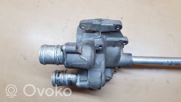 Porsche Macan Boîtier de thermostat / thermostat 94610618031