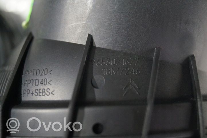 Citroen C3 Dysze / Kratki środkowego nawiewu deski rozdzielczej 9653071677