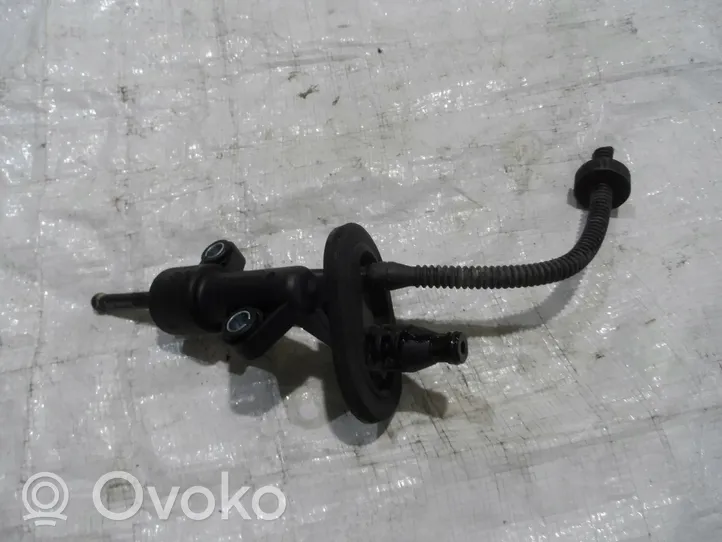 Opel Corsa D Główny cylinder sprzęgła 