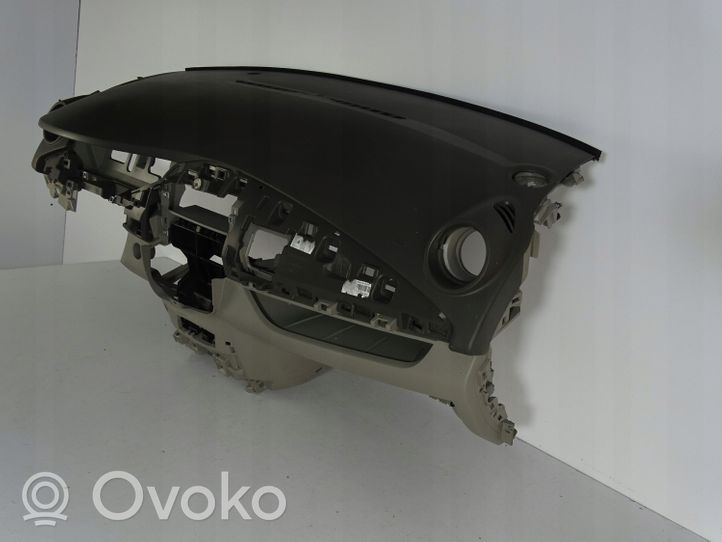 Renault Zoe Deska rozdzielcza 681000711R