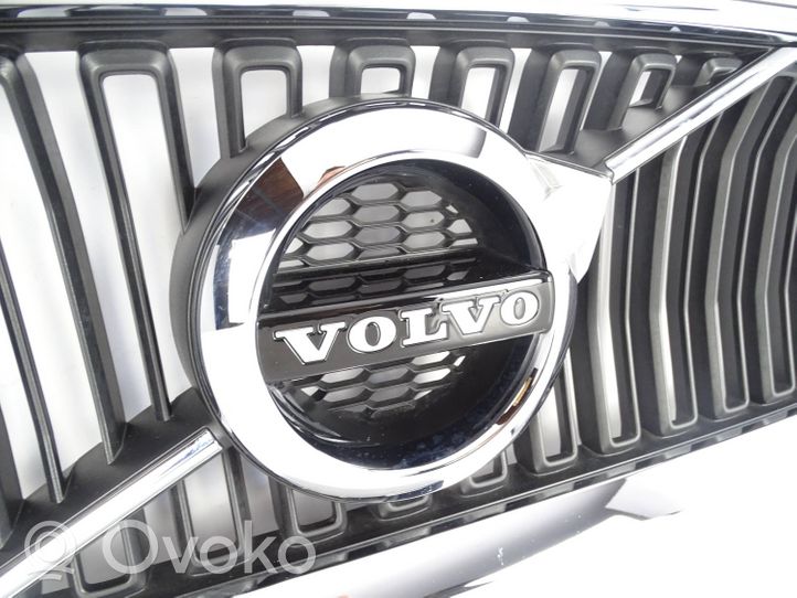 Volvo V60 Etupuskurin ylempi jäähdytinsäleikkö 32365010