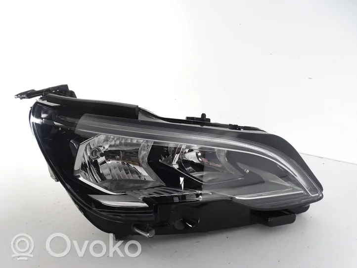 Peugeot 5008 II Lampa przednia 9810478080