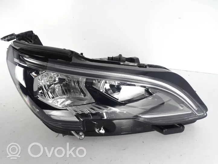 Peugeot 5008 II Lampa przednia 9810478080