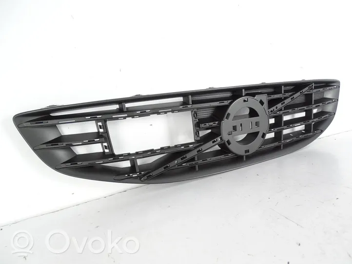 Volvo V60 Front bumper upper radiator grill 31329929