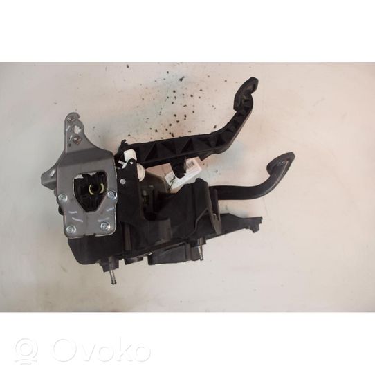 Opel Insignia A Pedal assembly 