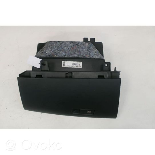 Volvo S60 Glove box 