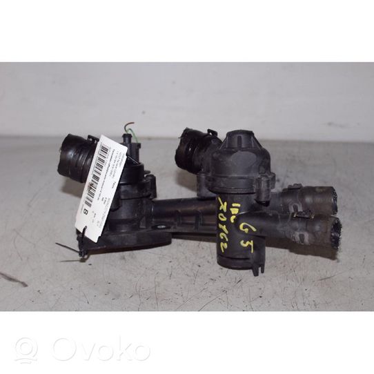 Volkswagen Golf V Termostat / Obudowa termostatu 03C121110A