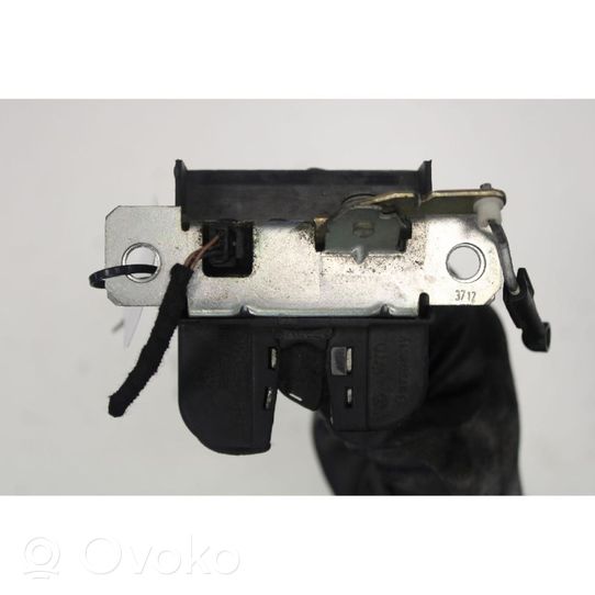 Volkswagen Polo IV 9N3 Tailgate lock latch 