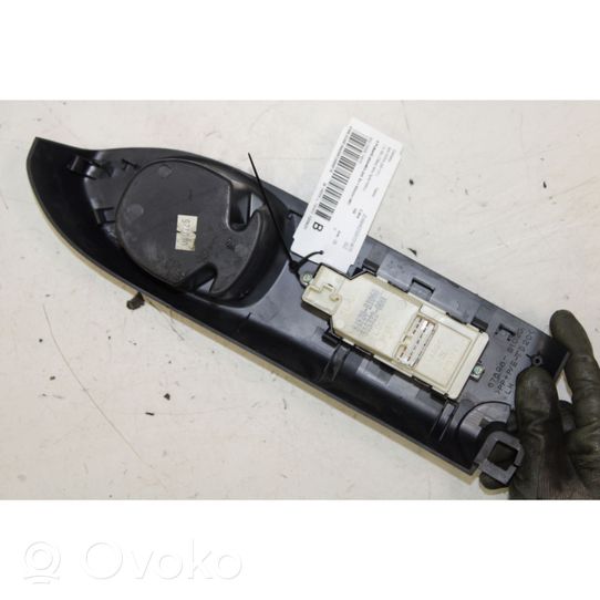 Daihatsu Materia Electric window control switch 