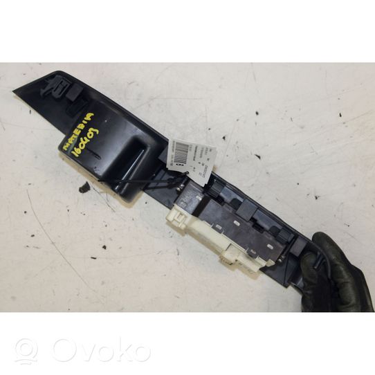 Daihatsu Materia Electric window control switch 