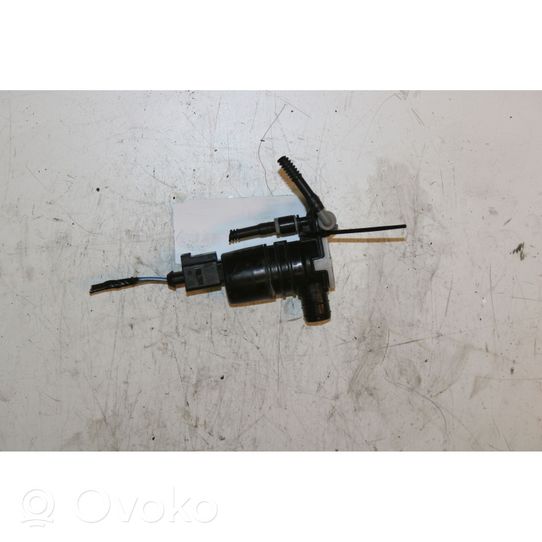 Ford Kuga I Windscreen/windshield washer pump 