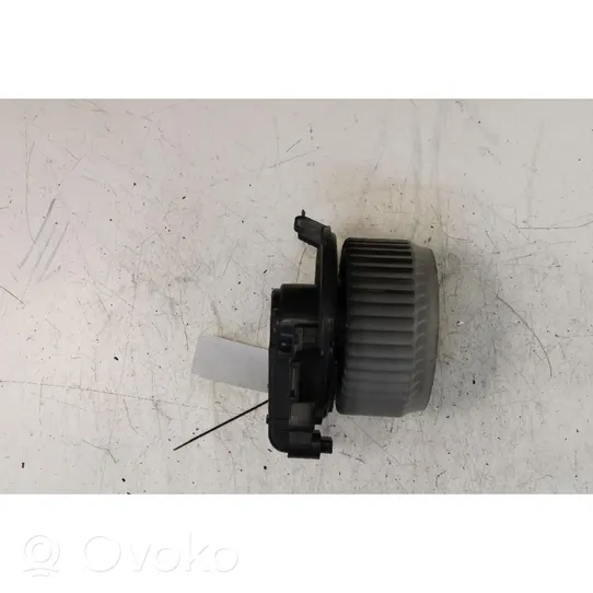 Toyota Yaris Salono oro mazgo plastikinis korpusas 