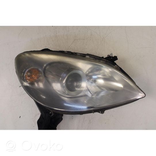 Mercedes-Benz B W245 Lampa przednia 