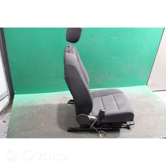 Volkswagen Touran I Front driver seat 