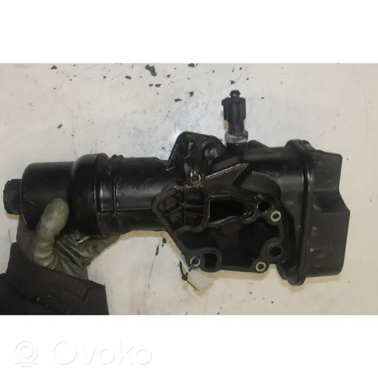 Audi A4 S4 B7 8E 8H Supporto di montaggio del filtro dell’olio 