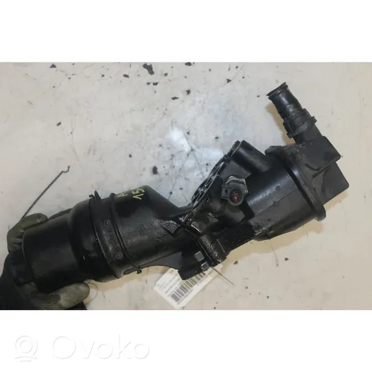 Audi A4 S4 B7 8E 8H Supporto di montaggio del filtro dell’olio 