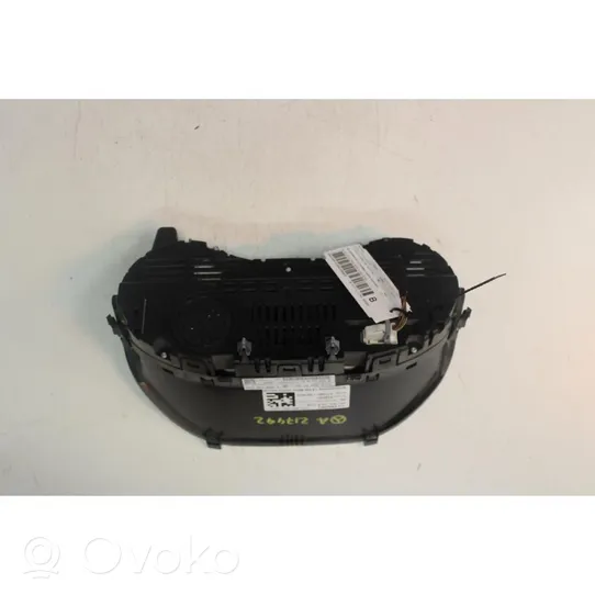 Mercedes-Benz A W176 Tachimetro (quadro strumenti) 