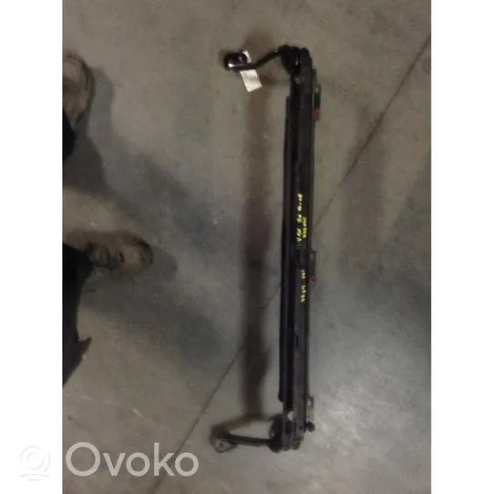 Volvo V50 Fixation de radiateur 30723204