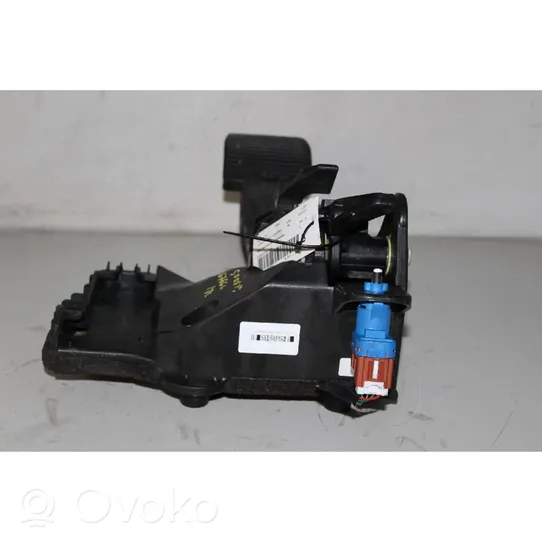 Fiat 500X Brake pedal 