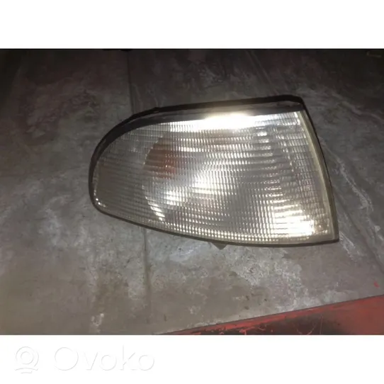 Audi A4 S4 B5 8D Lampa przednia 