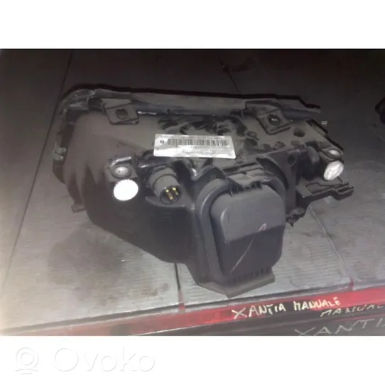 Audi A4 S4 B5 8D Lampa przednia 