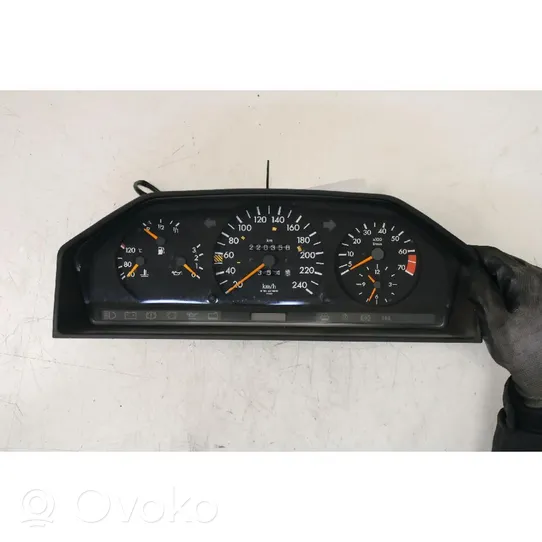 Mercedes-Benz E W124 Compteur de vitesse tableau de bord 