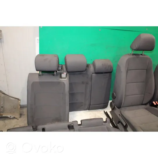 Volkswagen Golf V Fotele / Kanapa / Komplet 