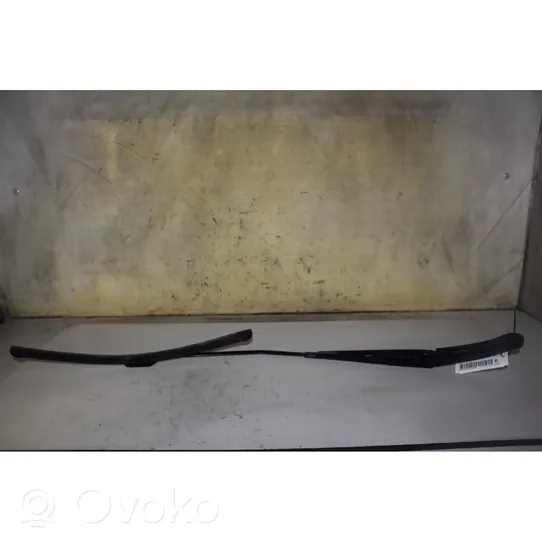 Alfa Romeo Giulietta Front wiper blade arm 