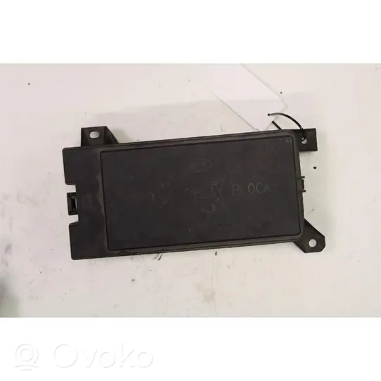 KIA Sorento Fuse module 