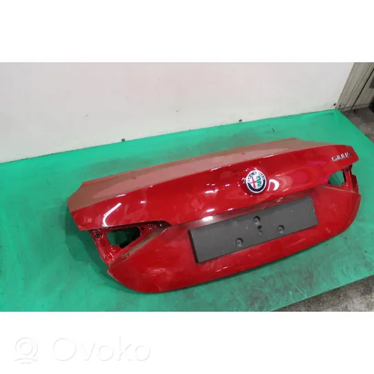 Alfa Romeo Giulia Takaluukun/tavaratilan kansi 