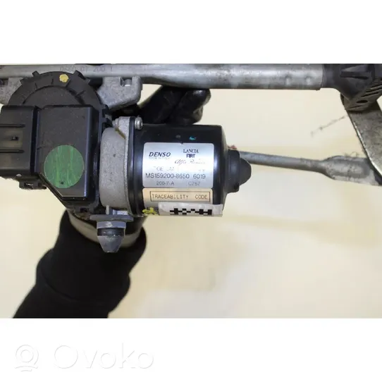 Dacia Duster Front wiper linkage and motor 