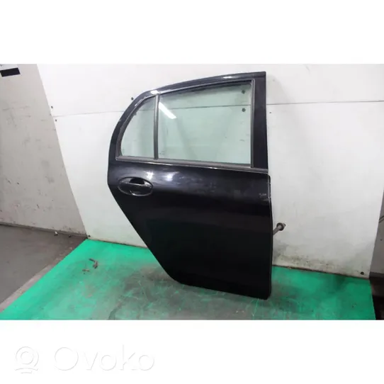 Toyota Yaris Задняя дверь 