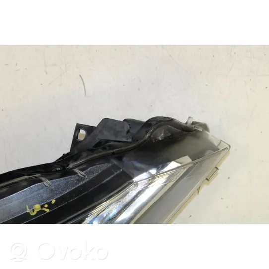 Toyota Yaris Lampa przednia 99226-81017