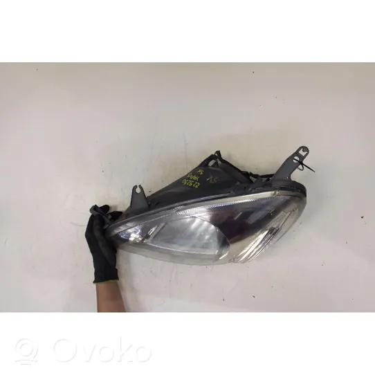 Toyota Yaris Lampa przednia 