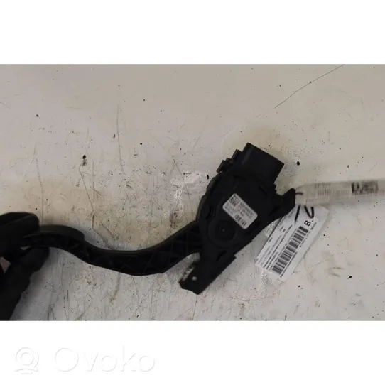 Volvo V70 Accelerator throttle pedal 