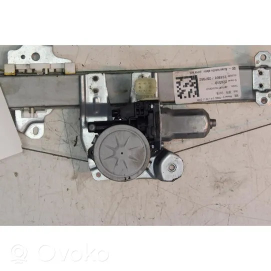 Nissan X-Trail T32 Front door window regulator with motor 