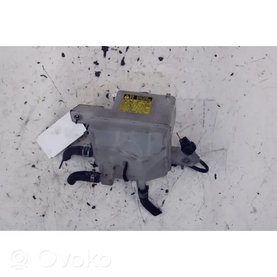 Toyota Prius (XW30) Brake fluid reservoir 