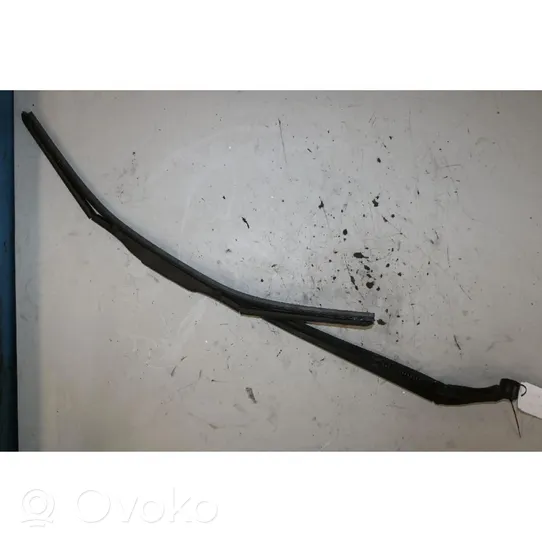 Toyota Prius (XW30) Front wiper blade arm 