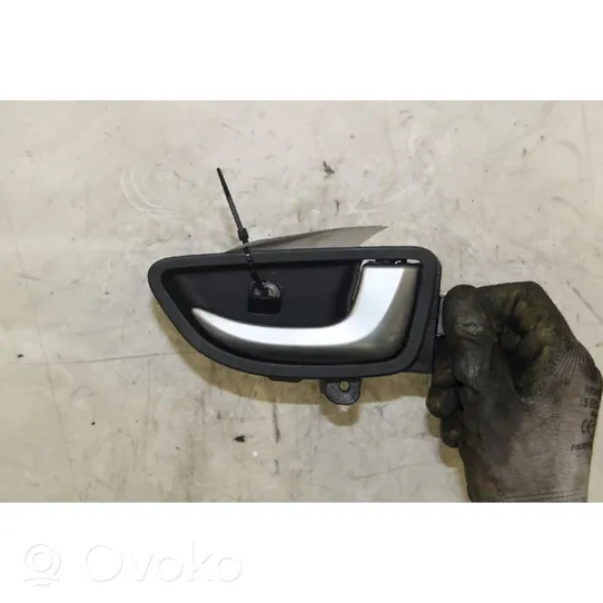 Hyundai i30 Front door interior handle 