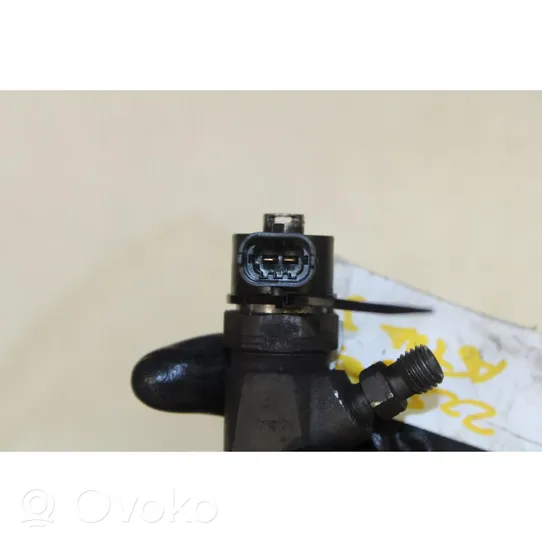 Opel Astra J Fuel injector 