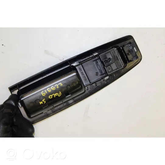 Volkswagen Polo IV 9N3 Electric window control switch 6Q1867171E