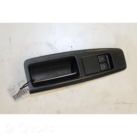 Volkswagen Polo IV 9N3 Electric window control switch 