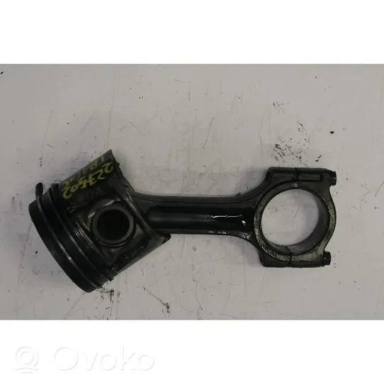 Renault Trafic II (X83) Piston avec bielle 