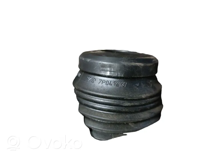 Volkswagen Touareg II Staffa di rinforzo per l’ammortizzatore anteriore 7P0412137