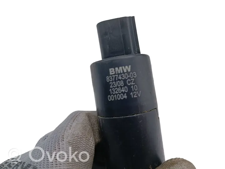 BMW 5 F10 F11 Žibintų apiplovimo skysčio siurbliukas 837743003