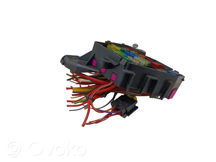 Audi A4 S4 B6 8E 8H Fuse module 8E1941824